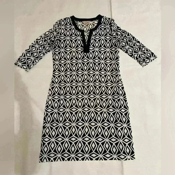 Banana Republic Dresses & Skirts - Banana Republic black‎ & white Three-quarter sleeve shift dress size S